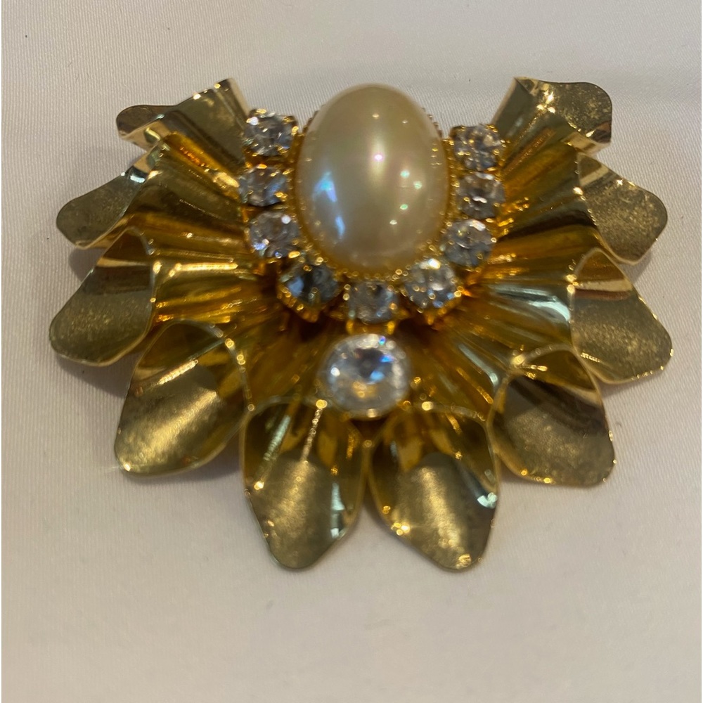 🎈VINTAGE Gold Color and Pearl Pin🎈